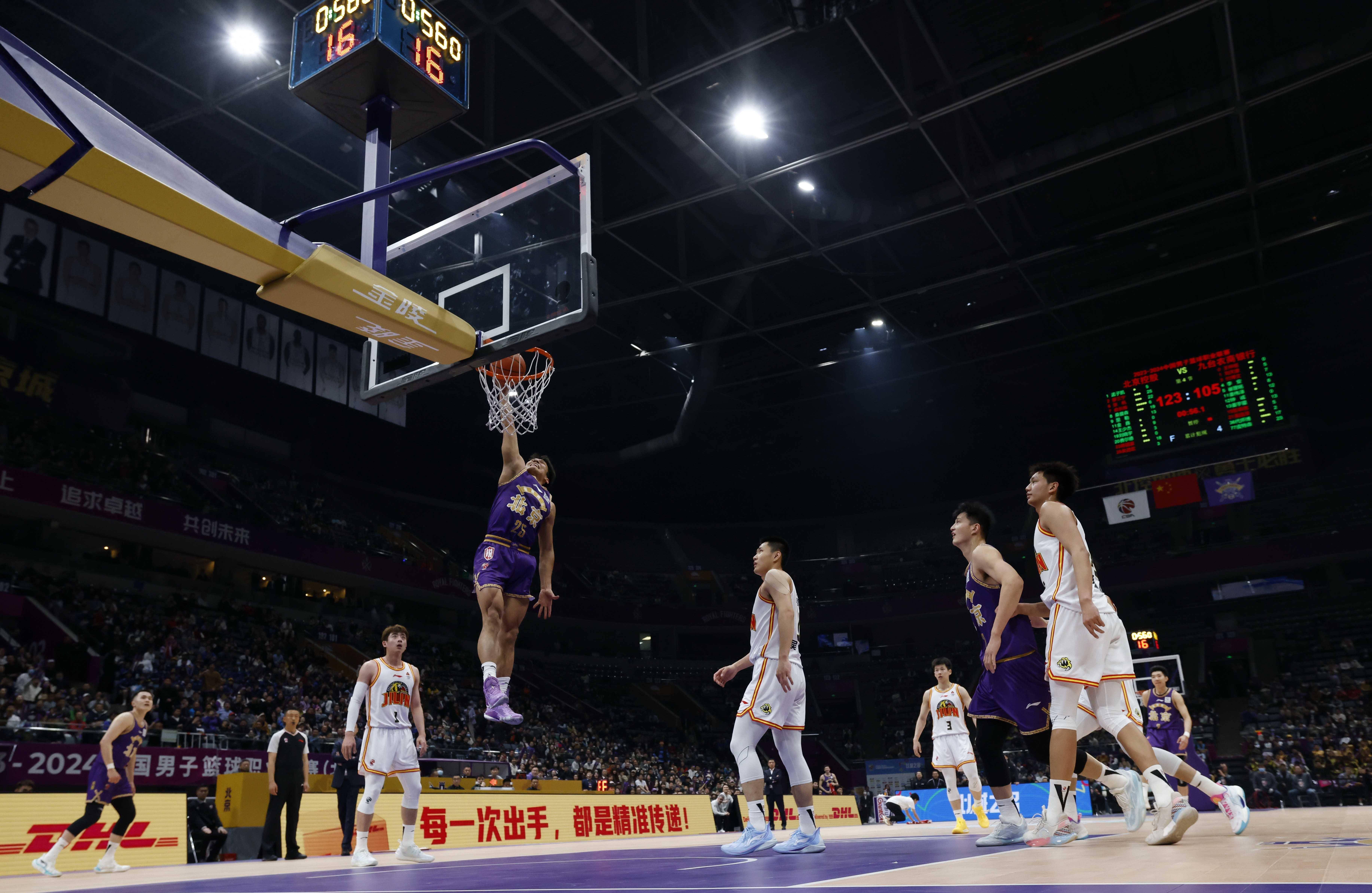 过人表现让人惊叹，小组赛中取得胜利